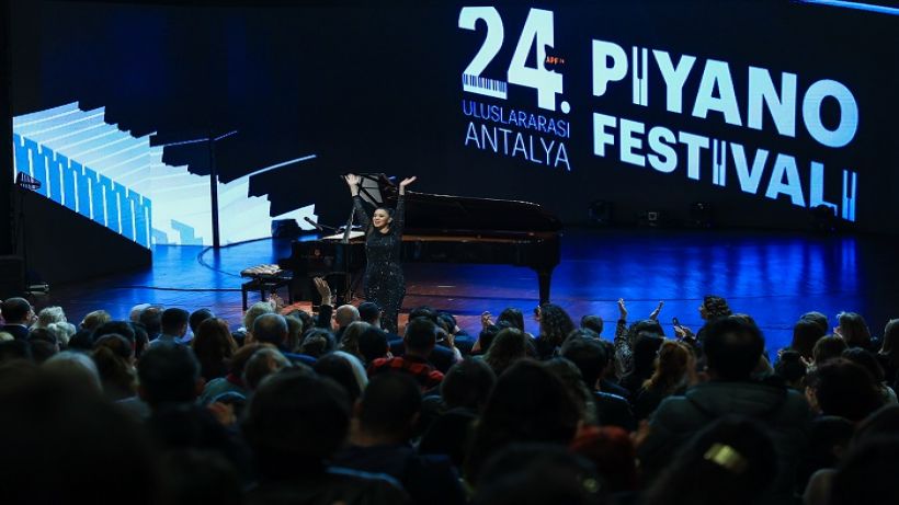 24. Antalya Piyano Festivali Karsu’nun büyüleyici performansıyla başladı