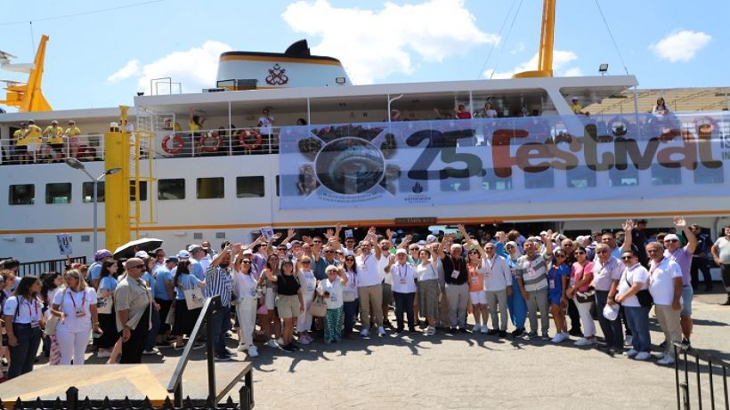 75 ülkenin gençleri Boğaz turunda İstanbulu sevdi