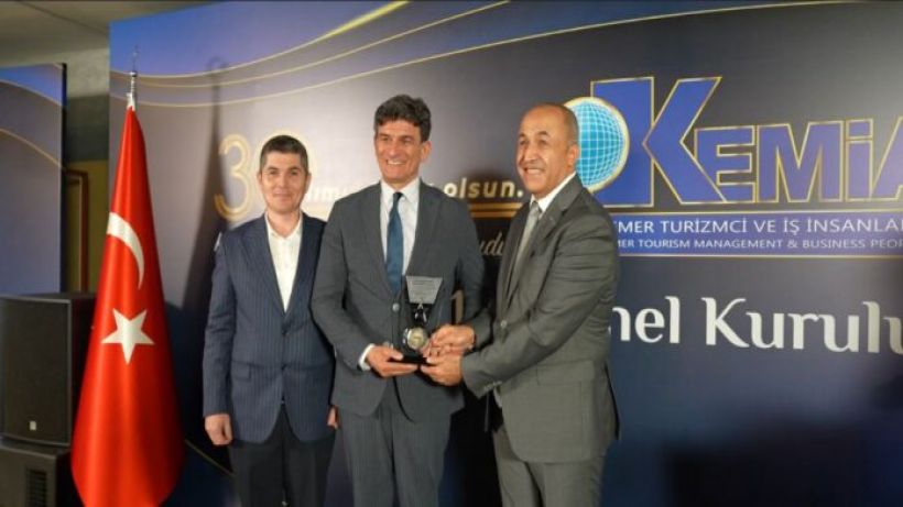 Selçuk Meral’e KEMİAD’dan Plaket